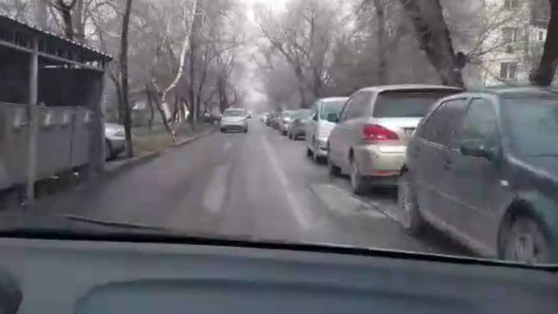 Горожанин жалуется на пробку на Суеркулова-Абая. Видео