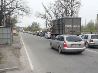 На ул.Матыева ряд машин проехали по встречке (фото, видео)