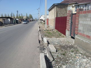В Бишкеке на ул.Менделеева нет тротуаров и арычной сети, - читатель Рустам (фото)