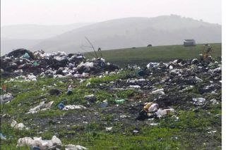 Участок недалеко от горнолыжной базы «Маркай» в Жалал-Абаде утопает в мусоре <i>(фото, видео)</i>
