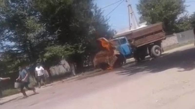 В Бишкеке загорелся ГАЗ-53. Видео очевидца
