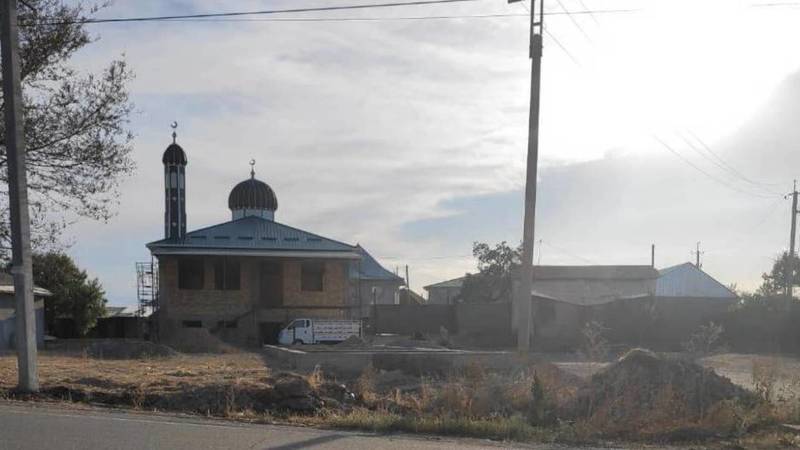 Законно ли в Кара-Суйском районе строится мечеть? - местный житель. Фото