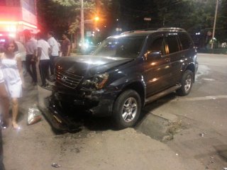В Бишкеке столкнулись два автомобиля, пострадали два человека <b>(фото)</b>