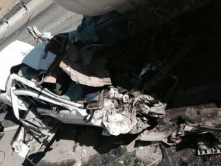 В Суусамыре автомобиль «Хонда Торнео» врезался в бензовоз <b>(фото)</b>