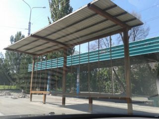 Читатель интересуется, когда на ул. Токонбаева в Бишкеке доделают новые остановки <b>(фото)</b>