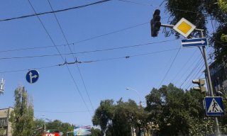 На Исанова — Киевская третий день не работает светофор