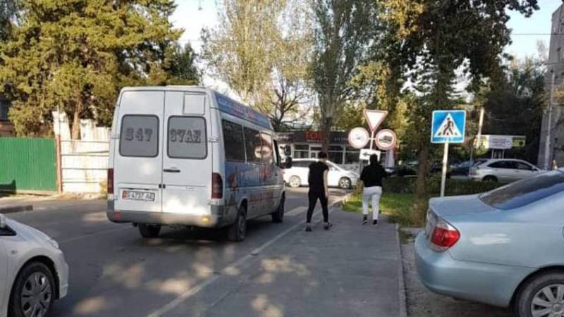 Некоторые маршрутки и автобус №8 проезжают по ул.Чокморова, нарушая маршрутный лист, - горожанин