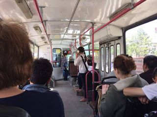 В центре Бишкека троллейбусы останавливаются из-за отключения электричества