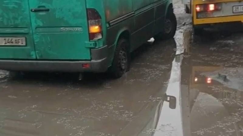 Водители жалуются на состояние дороги по ул.Матросова. Видео