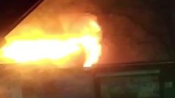 В Ак-Орго сгорел жилой дом. Видео