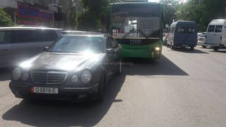 Фото — На дорогах в районе Ошского рынка водители не соблюдают ПДД