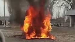 В Жалал-Абаде сгорел автомобиль. Видео