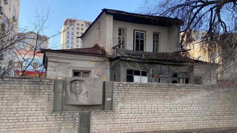 Дом художника Гапара Айтиева в ужасном состоянии. Фото