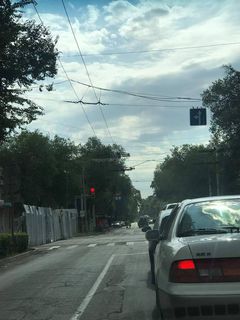 На перекрестке Московская-Манаса просят уменьшить время зажигания красного света светофора