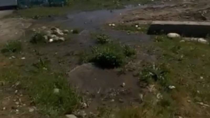 В селе Беш-Кунгей произошел прорыв канализационной трубы. Видео