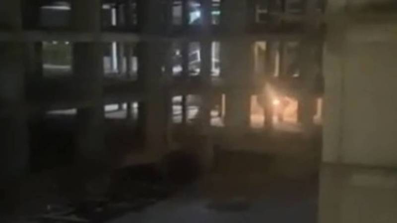 На стройке в Джале ведутся работы после полуночи. Видео