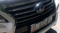 Lexus LX 570 припаркован, заблокировав 3 авто. Видео