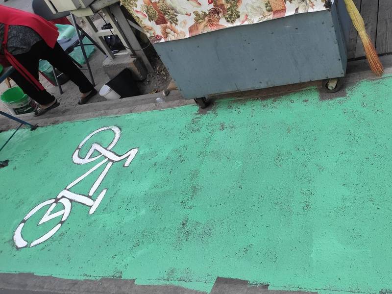 Часть велодорожки на улице Абдрахманова закрасили, - очевидец
