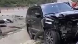 На трассе Ош-Гульчо столкнулись Lexus LX 570 и «Тойота». Двое погибли. Видео и фото