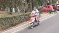 Горожанин жалуется на водителей скутеров, которые опасно возят детей. Видео
