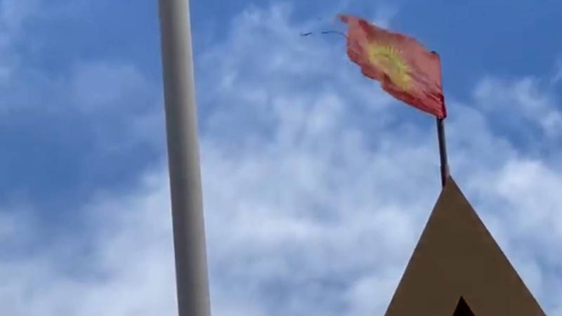 На ипподроме в Чолпон-Ате порванные флаги и ржавчина, - читатель. Фото