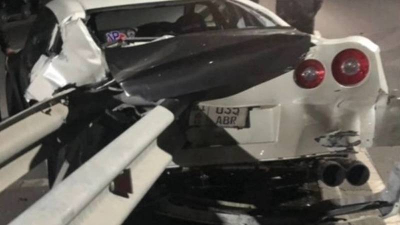 Nissan GT-R разбился по дороге в аэропорт. Видео и фото