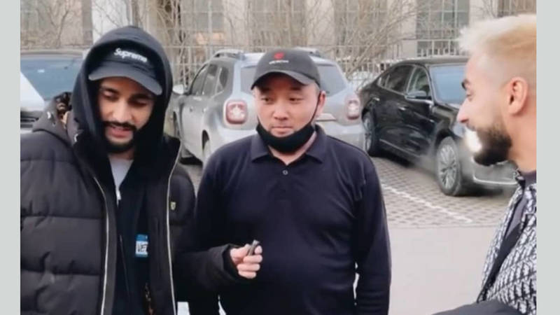 Российский блогер подарил кыргызстанцу новую машину