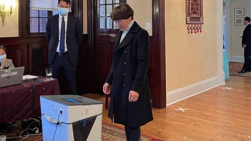 Айсулуу Тыныбекова проголосовала в США. Фото