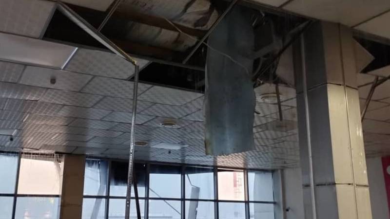 В ошском аэропорту ОАО «Международный аэропорт «Манас» протекает потолок, часть которого обвалилась. Видео и фото