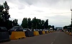 В районе поста «Ак-жол-автодорожный» наблюдается очередь из машин