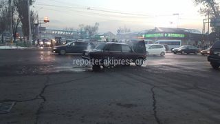 Возле Аламединского рынка сгорел автомобиль «Жигули» <i>(видео)</i>
