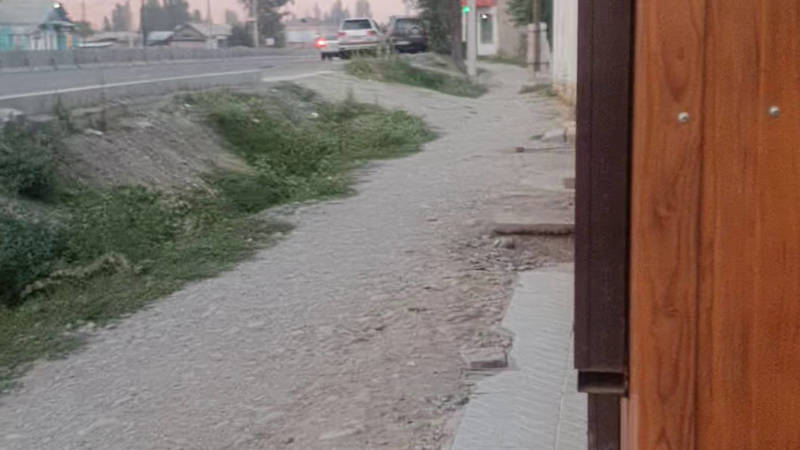 Кто в ответе за ремонт тротуаров в Беловодском? Видео местного жителя