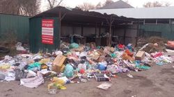 Свалка мусора в городе Шопоков. Фото