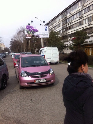 Читатель сообщает, что по ул. Московская по встречной полосе ехала машина с номерами MVD.