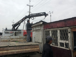 В Токмоке началась работа по демонтажу самовольно установленных комков и павильонов, - житель <b><i>(фото)</i></b>