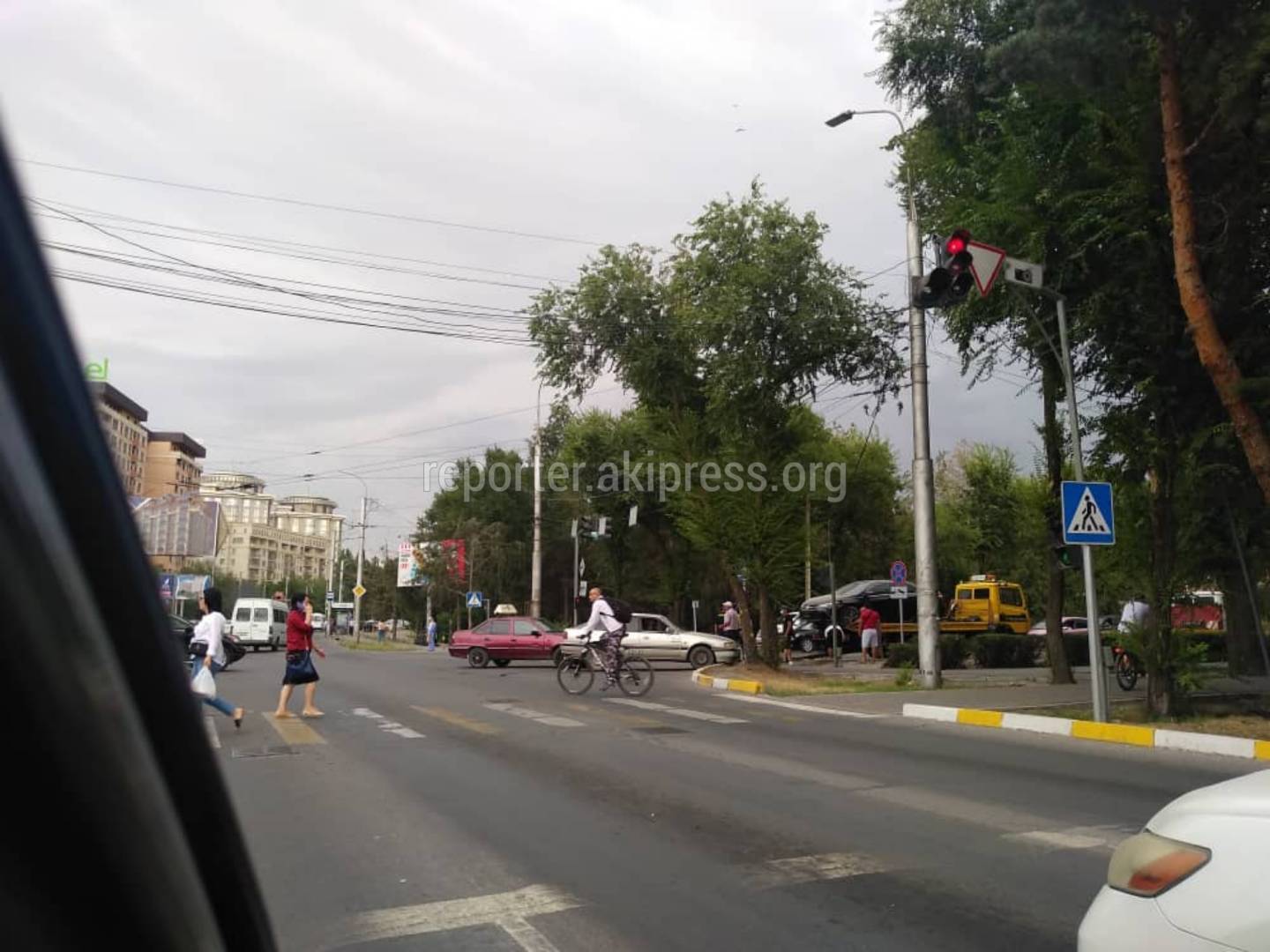 Видео с места аварии на Советской, где столкнулись 3 машины