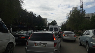 Огромные пробки в центре Бишкека, - читатели <b><i>(фото)</i></b>