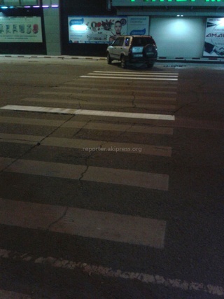 Возле торгового центра «Ташрабат» выборочно покрасили пешеходную разметку, - читатель <b><i>(фото)</i></b>
