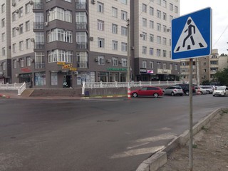 Отсутствуют дорожные разметки на перекрестке улиц Г.Айтиева и Нуркамала, - читатель <b><i>(фото)</i></b>