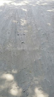 Из-за строительной компании «Башарыр Иншаат» во дворе по ул. Абдрахманова распространяется пыль и грязь <b><i>(фото)</i></b>