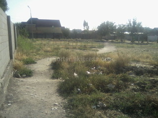 Жители жилмассива «Арча-Бешик» просят на пустующем участке построить детскую площадку <b><i>(фото)</i></b>
