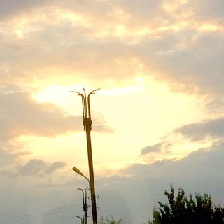 Читатель запечатлел на фото солнечный свет среди облаков, похожий на карту Кыргызстана <b><i>(фото)</i></b>