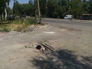 Из-за плохо доделанной открытой части улицы Жукеева-Пудовкина я упал со скутера и повредил руку и плечо, - читатель <b><i>(фото)</i></b>