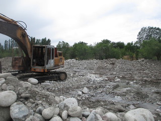 В Воронцовке МЧС не закончило укрепление берегов реки Ала-Арча, которая размыла дорогу и берега, - читатель <b><i>(фото)</i></b>