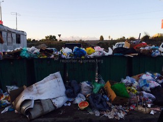 Жители 10 мкр жалуются на неубранный мусор <b><i>(фото)</i></b>