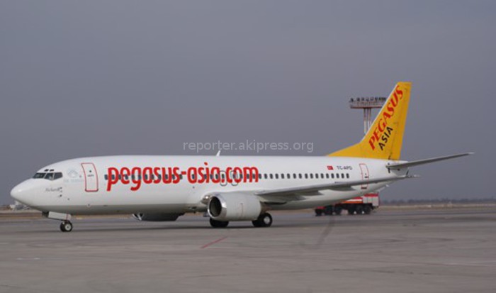 Рейсы в киргизию. Эйр Манас авиакомпания. Air Manas авиакомпания самолет. Эйр Манас авиакомпания а 220. Pegasus Airlines в Бишкеке.