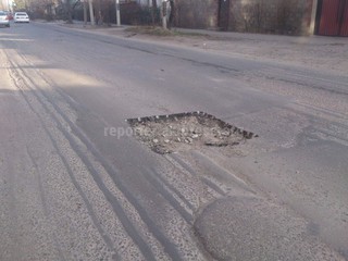 Начался повторный ямочный ремонт на участке улицы Жукеева-Пудовкина, - читатель <b><i>(фото)</i></b>