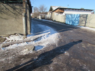 Автодорога в переулке Скандинавский покрыта льдом, - читатель <i>(фото)</i>