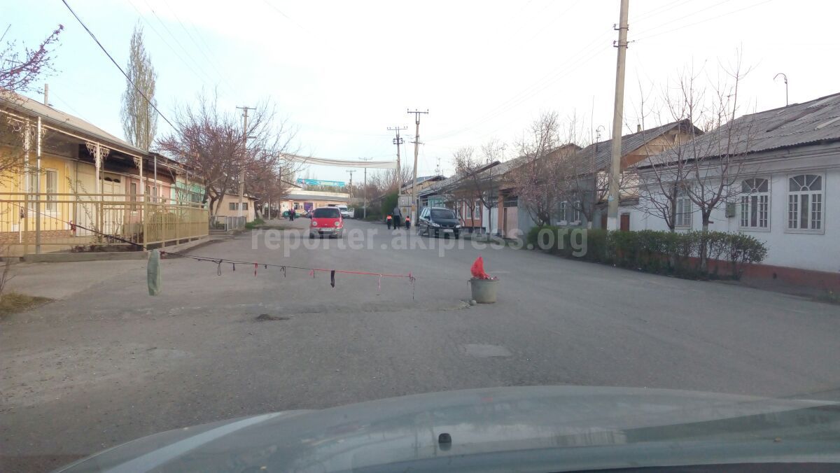 В Оше на улице Атабаева житель самовольно установил лежачий полицейский, -  читатель (фото)