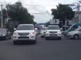 Читатель просит наказать водителей ряда автомашин, проехавших на красный сигнал светофора на Чуй-Абдрахманова <i>(видео)</i>